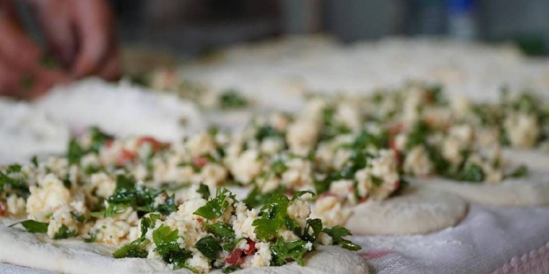 Burada pide ve ekmek önemli bir kültür! Tüm köylü toplanıyor, el birliğiyle yapılıyor: 30 taş fırından biri mutlaka yanıyor 2